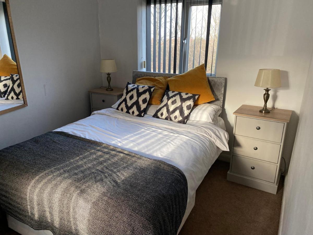 Cozy 4 Bedroom House In Smethwick With 4 Bathrooms Perfect For Contractors And Families Birmingham Bagian luar foto