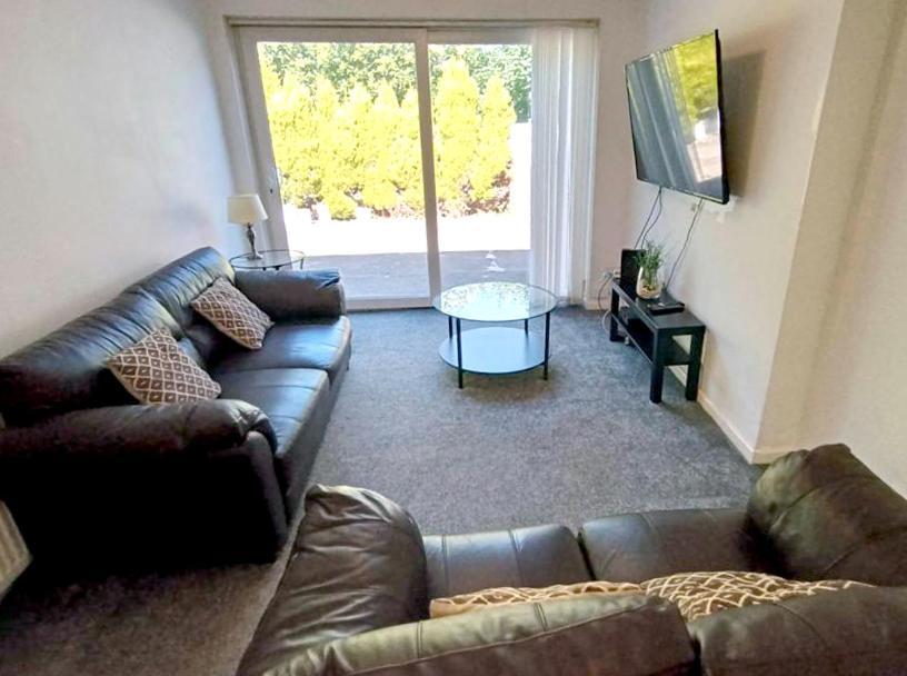 Cozy 4 Bedroom House In Smethwick With 4 Bathrooms Perfect For Contractors And Families Birmingham Bagian luar foto