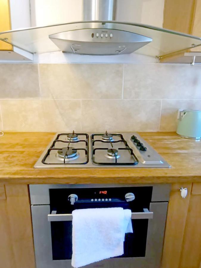 Cozy 4 Bedroom House In Smethwick With 4 Bathrooms Perfect For Contractors And Families Birmingham Bagian luar foto
