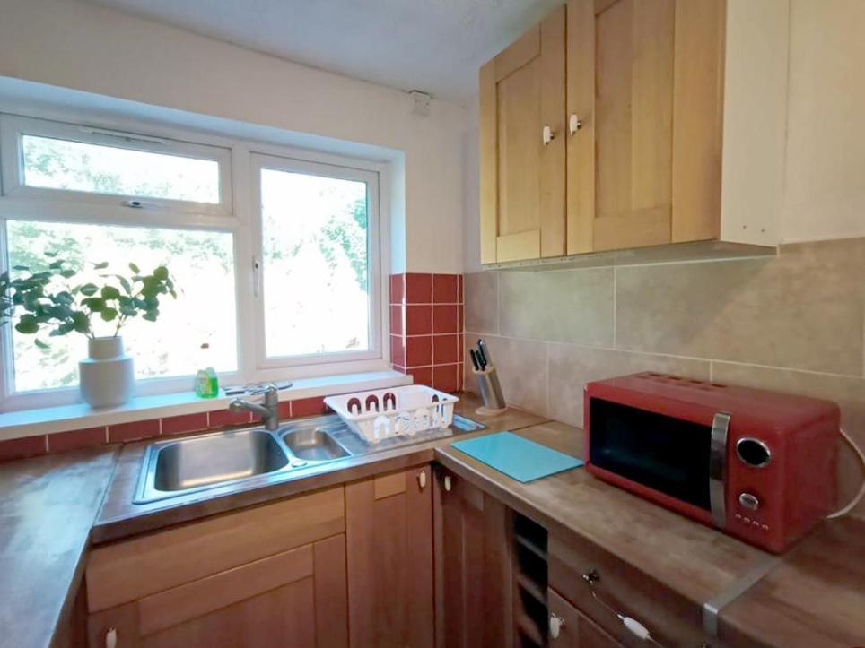 Cozy 4 Bedroom House In Smethwick With 4 Bathrooms Perfect For Contractors And Families Birmingham Bagian luar foto
