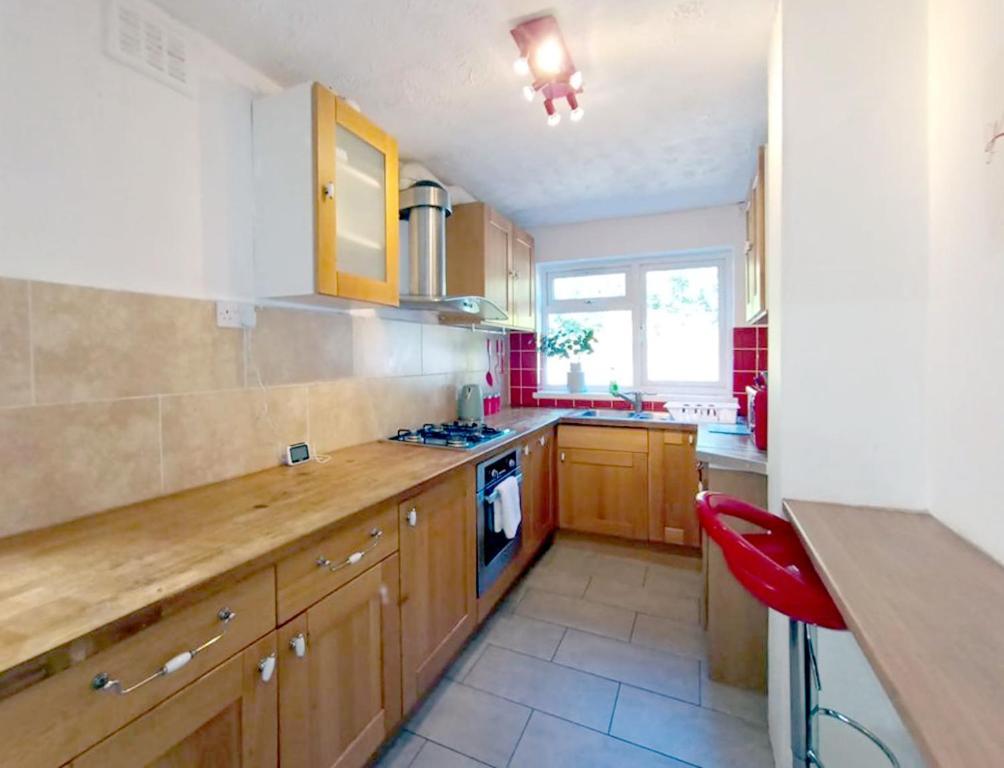 Cozy 4 Bedroom House In Smethwick With 4 Bathrooms Perfect For Contractors And Families Birmingham Bagian luar foto