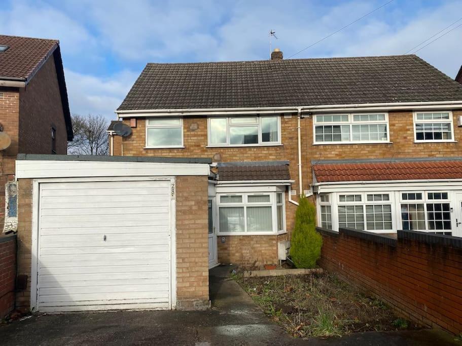 Cozy 4 Bedroom House In Smethwick With 4 Bathrooms Perfect For Contractors And Families Birmingham Bagian luar foto